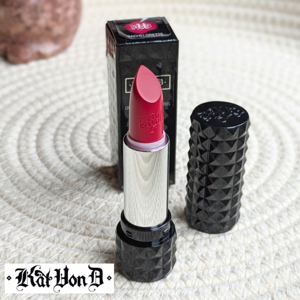 FULLSIZE Kat Von D Studded Kiss Lipstick-Bachelorette medium red Discontinued